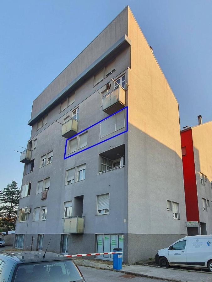 Happy Home Gospic Exterior photo